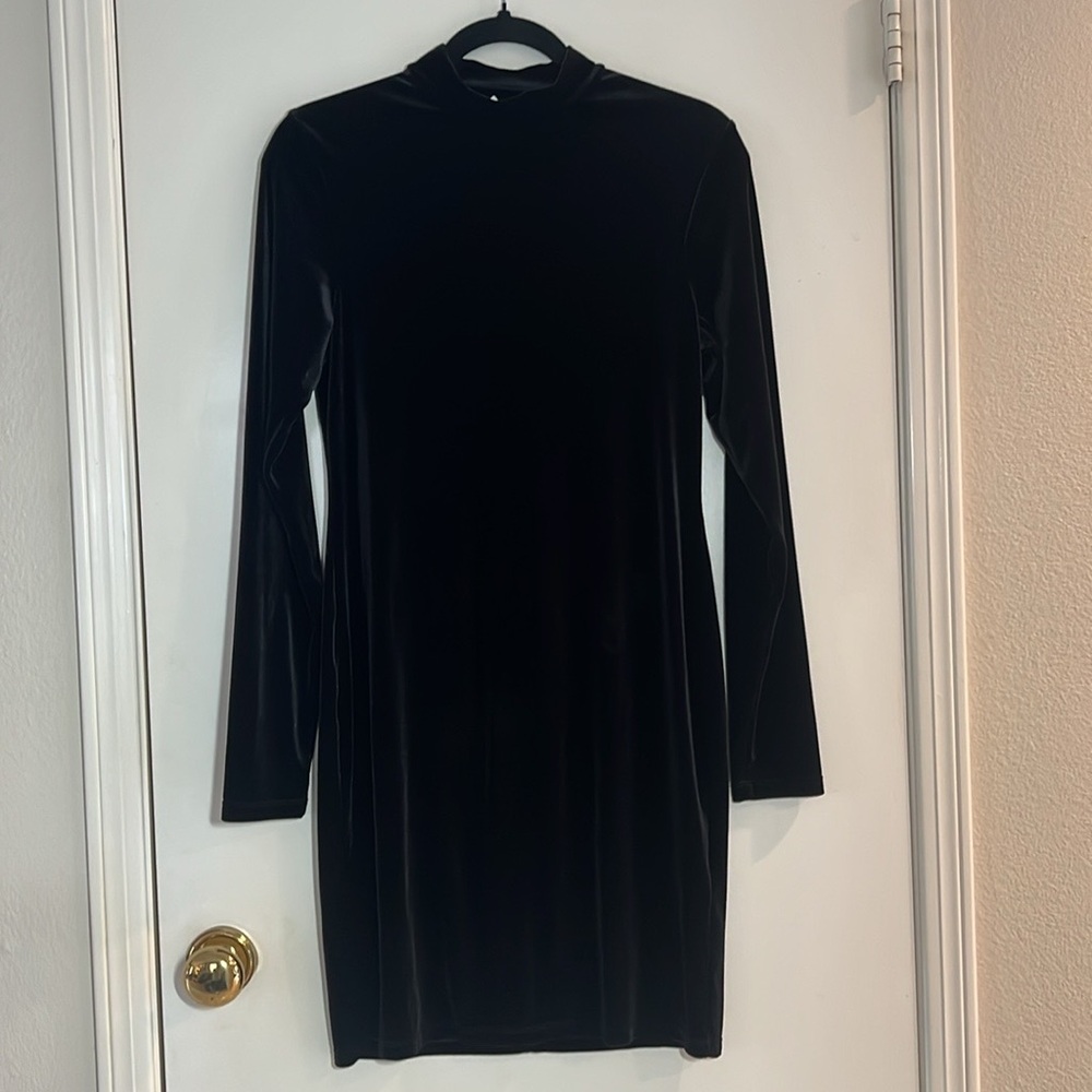 H&M Women’s Black Velvet Bodycon Dress